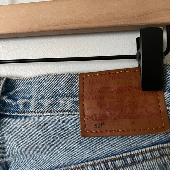 Levi's Premium 501 Distressed Jeans Sketch Artist Wash Women's Size 26 - Picture 9 of 11